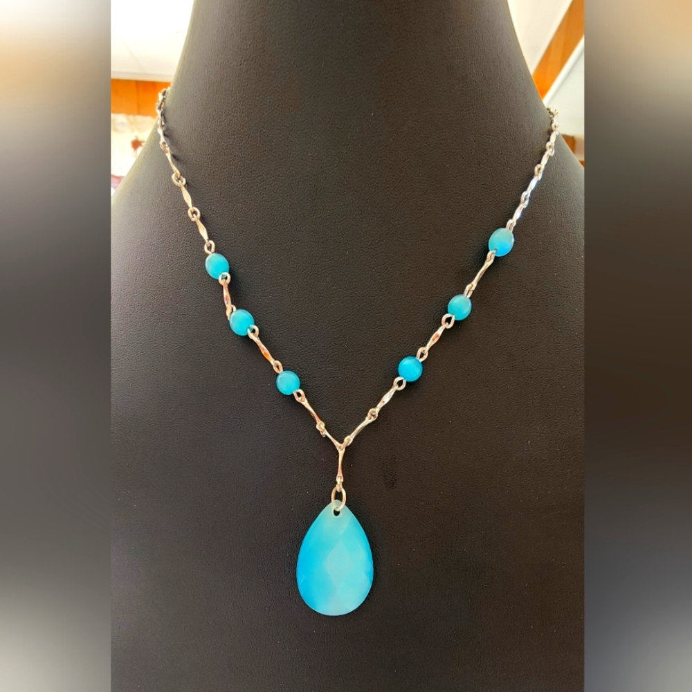 Avon Blue Cat’s Eye Teardrop Necklace – NWT NIB 16"+3"